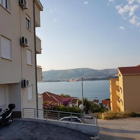 Apartment Tihana Trogir Exterior photo