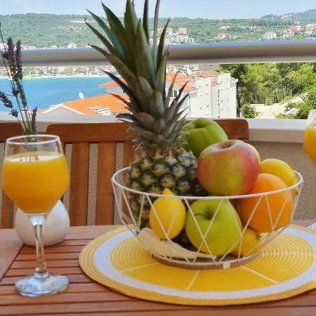 Apartment Tihana Trogir Exterior photo